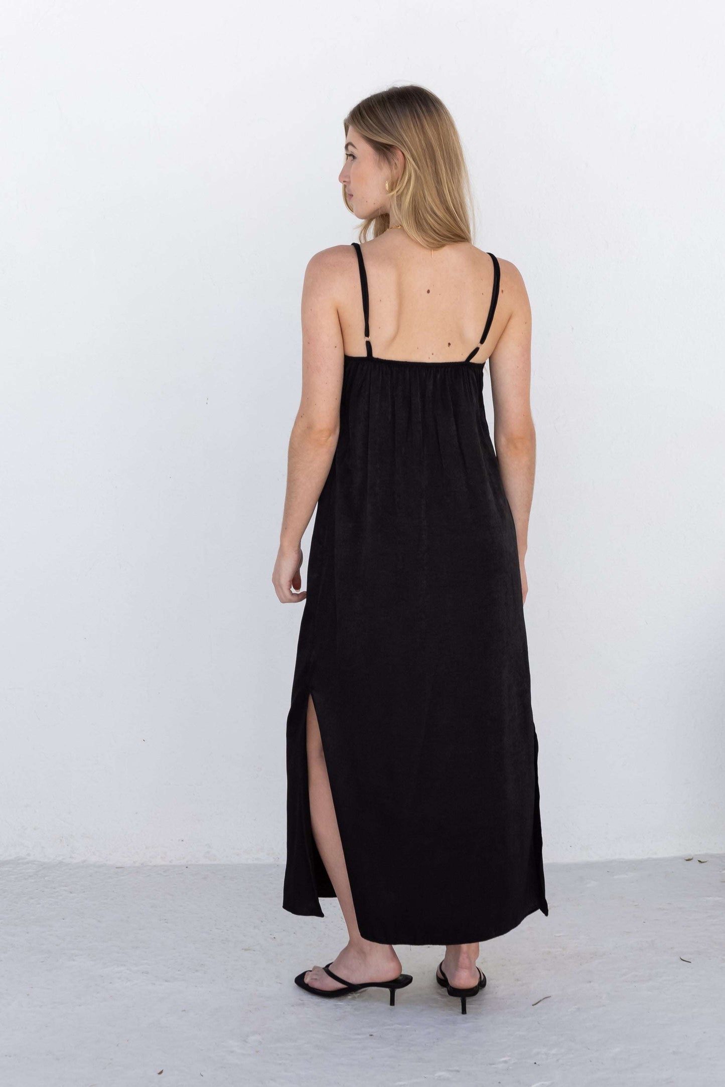 Vestido Midi Stella Preto
