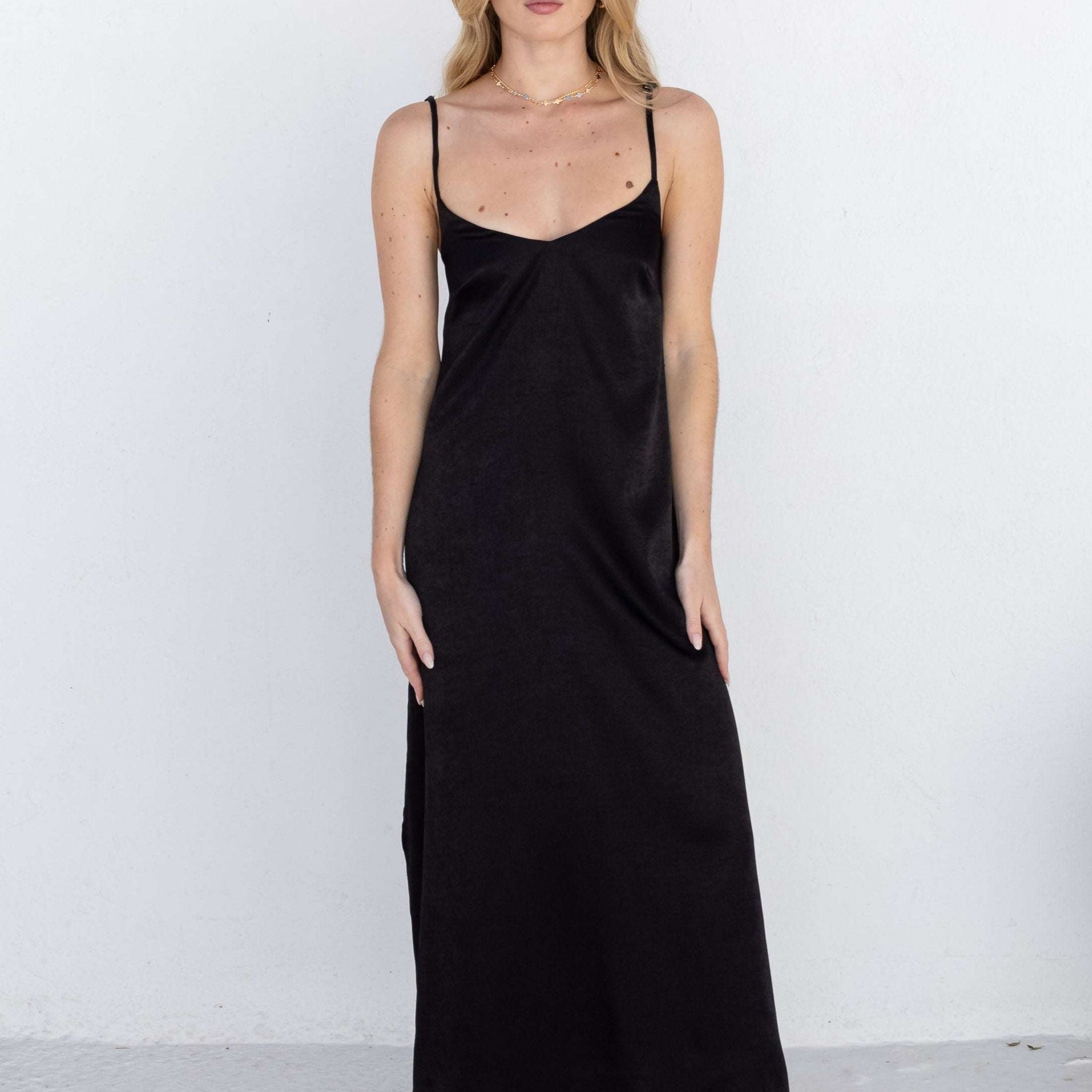 Vestido Midi Stella Preto